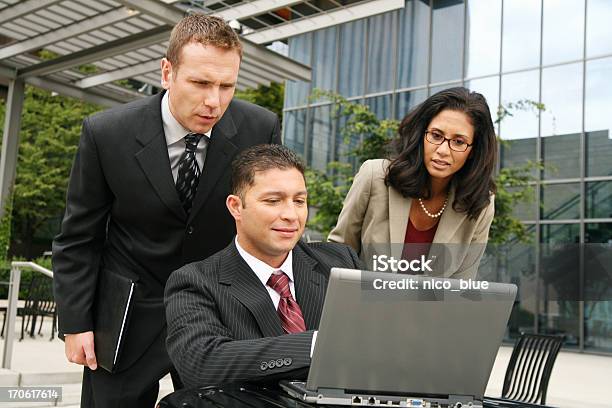 ビジネスの人々のノートパソコン - 3人のストックフォトや画像を多数ご用意 - 3人, よそいきの服, アフリカ民族