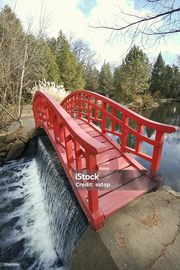 Puente rojo - Foto de stock de Agua libre de derechos