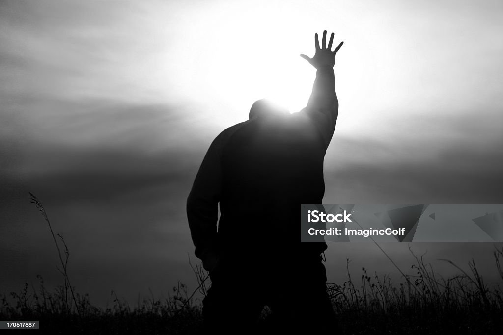 Manos en cielo de culto a Dios rayos de sol - Foto de stock de Dios libre de derechos