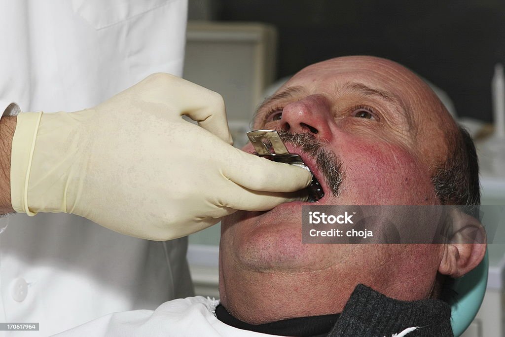 Älterer Mann im er Zahnarzt - Lizenzfrei Fotografie Stock-Foto