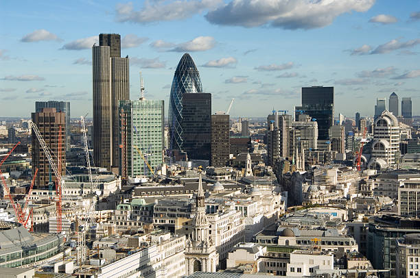 skyline da cidade de londres - crane skyline uk tower of london imagens e fotografias de stock