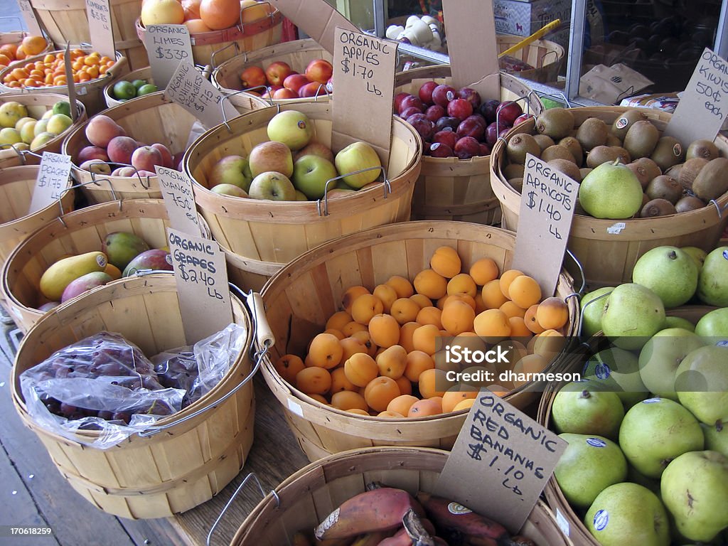 新鮮な果物のマーケット - オーガニックのロイヤリティフリーストックフォト