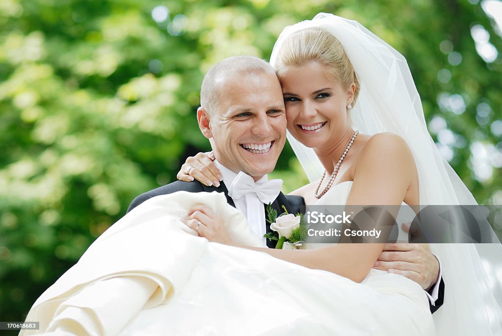 Junge glückliche Paar auf Hochzeit - Lizenzfrei Besonderes Lebensereignis Stock-Foto