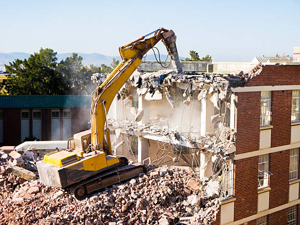 travaux de démolition - demolishing photos et images de collection