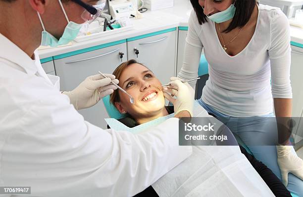 Foto de Linda Garota No Dentista e mais fotos de stock de Cadeira de Dentista - Cadeira de Dentista, Consultório Dentário, Dente Humano