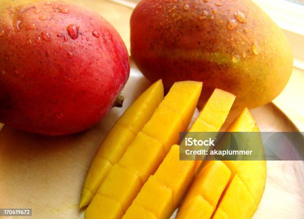 Restaurante Mangos Jugoso Foto de stock y más banco de imágenes de Mango - Fruta tropical - Mango - Fruta tropical, Alimento, Amarillo - Color