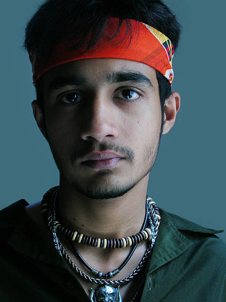 adolescente indiana usando bandana e jóias - facial expression child asia asian and indian ethnicities imagens e fotografias de stock