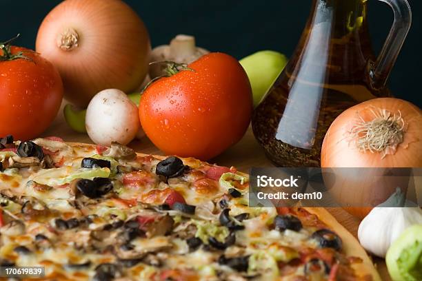 Pizza Seria - zdjęcia stockowe i więcej obrazów Bez ludzi - Bez ludzi, Cebula, Czosnek