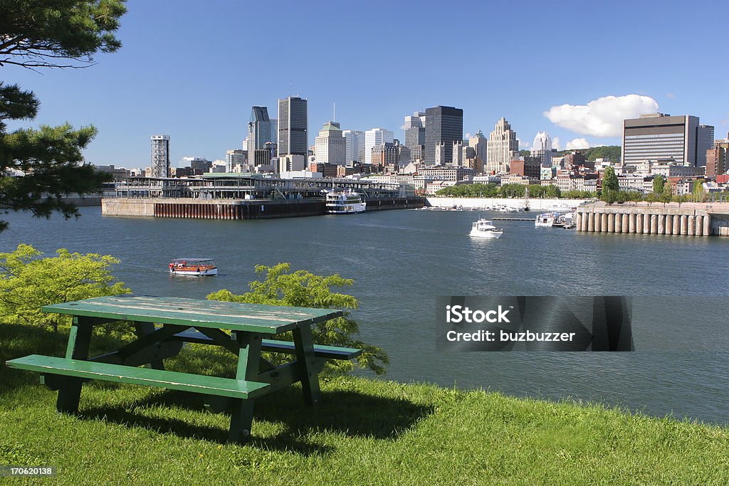 Picknick-Tisch in Montreal City Park - Lizenzfrei Groß Stock-Foto