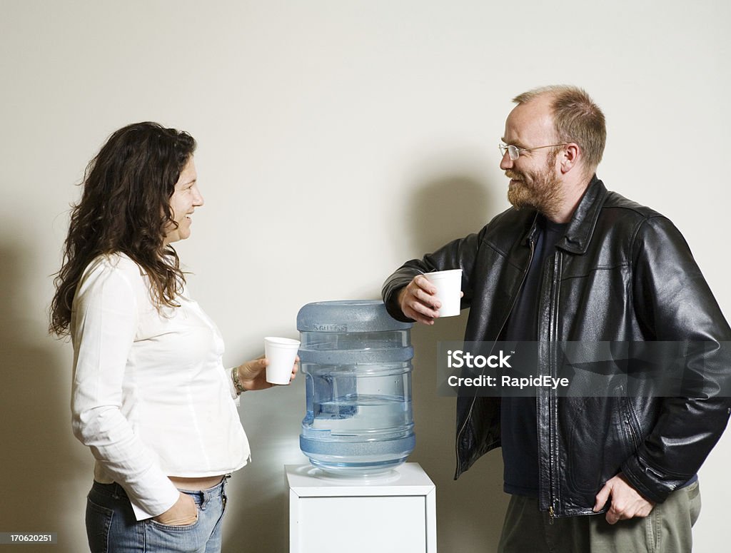 Discussion d'eau fraîche - Photo de Distributeur d'eau libre de droits