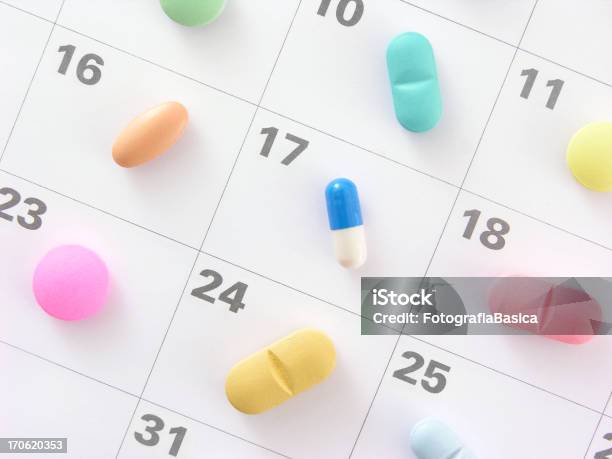 Un Comprimido Por Día Foto de stock y más banco de imágenes de Calendario - Calendario, Medicamento, Cápsula