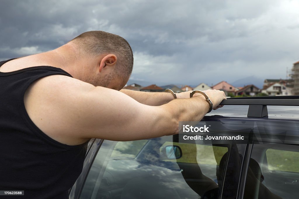 Hombre con un pie atado al suelo - Foto de stock de Adulto libre de derechos