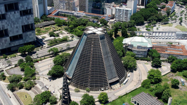 브라질 리우데자네이루 메트로폴리탄 대성당의 조감도. - downtown district brazil rio de janeiro clear sky 뉴스 사진 이미지