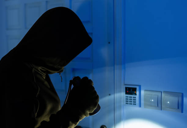 istock Female thief breaks into the apartment through the front door. 1706325319