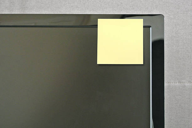 nota promemoria - adhesive note note pad clothespin reminder foto e immagini stock
