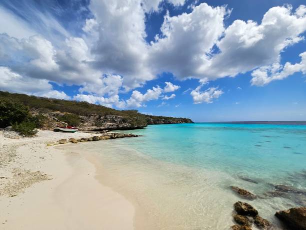 istock Beautiful turquoise beach in Curazao 1706379469