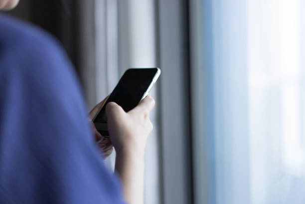 istock Negative news on a phone 1706385820