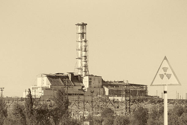 réacteur nucléaire de tchernobyl 4 - 1986 photos et images de collection