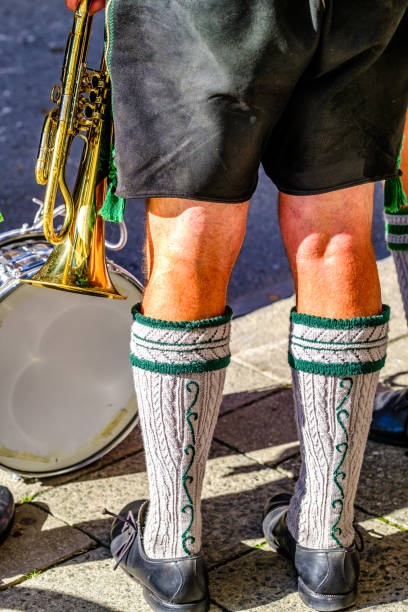 instrumento musical típico de una banda de música bávara - musical band marching band old marching fotografías e imágenes de stock