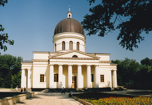 Chisinau / Kishinev: Orthodox Cathedral of the Nativity of Christ ('Catedrala Mitropolitană Nașterea Domnului'), main cathedral of the Moldovan Orthodox Church - built in the 1830s to a Neoclassical / Empire design by Abram Melnikov (famous for the Potemkin Stairs), with a hexastyle Doric portico and a large dome.