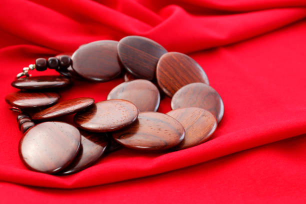 Beads in the shape of a necklace on a wooden table.