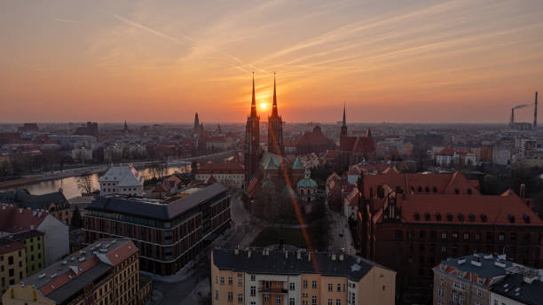 istock Sunset in my city 1706819541