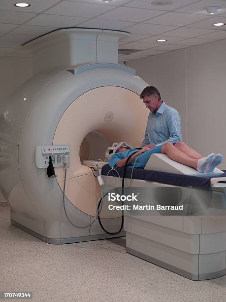 技術者と患者が Mri 検査について - 機械のストックフォトや画像を多数ご用意 - 機械, 病院, MRI検査