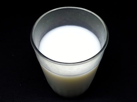 Image of a milk-filled glass