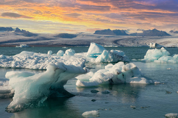 jökulsárlón glacier lagoon, iceland - skaftafell national park stockfoto's en -beelden