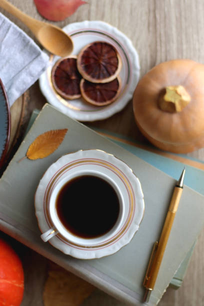 sweet food, hot drink and autumnal details - squash pumpkin orange japanese fall foliage imagens e fotografias de stock