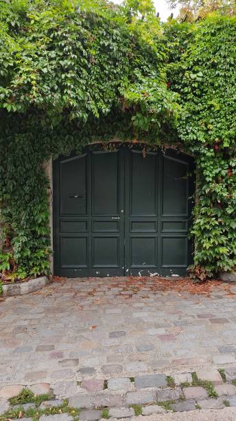istock Rue de l'Abreuvoir 1707992109