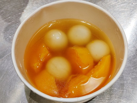 Sweet potato soup with tangyuan