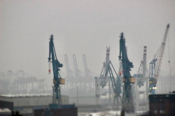 Hamburg tilt-shift / port cranes