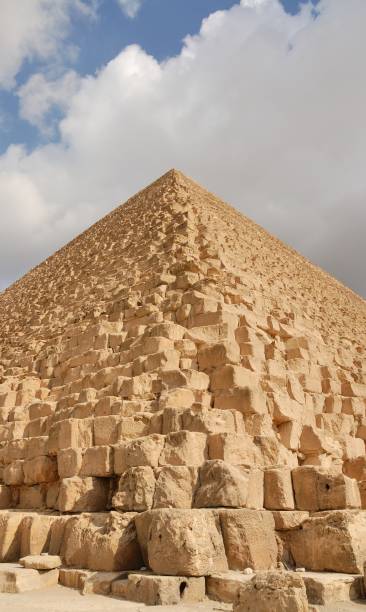 khufu pyramid at giza - ii - egypt camel pyramid shape pyramid imagens e fotografias de stock