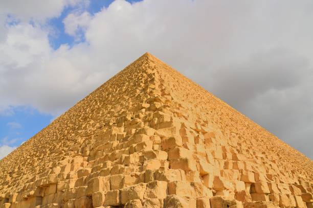 기자의 쿠푸 피라미드 - egypt camel pyramid shape pyramid 뉴스 사진 이미지