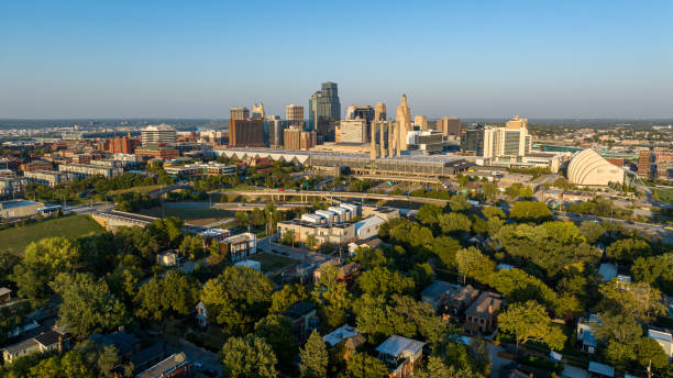 downtown kansas city aerial view - kansas kansas city missouri city skyline imagens e fotografias de stock