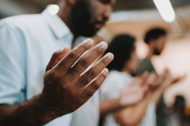 group of people praying for mental support - belief in god imagens e fotografias de stock