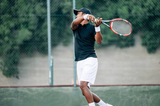 istock Side view of a professional tennis player returning the serve 1708665294