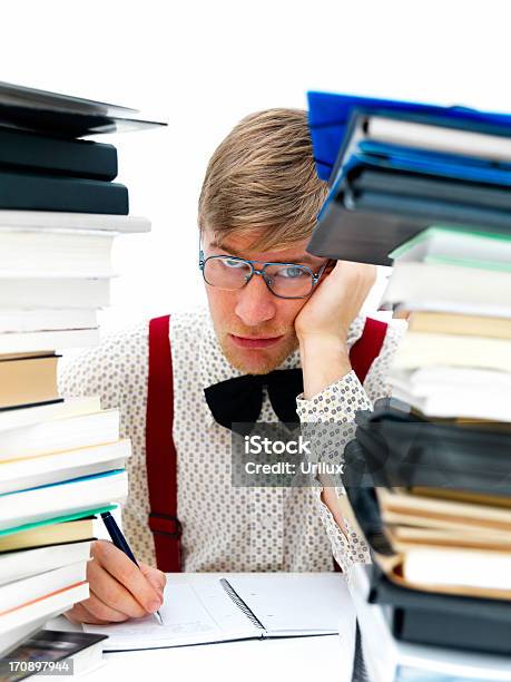 Trabaje Desde Detrás De Los Libros De Un Cambio Foto de stock y más banco de imágenes de Aprender - Aprender, Cara humana, Clase de formación