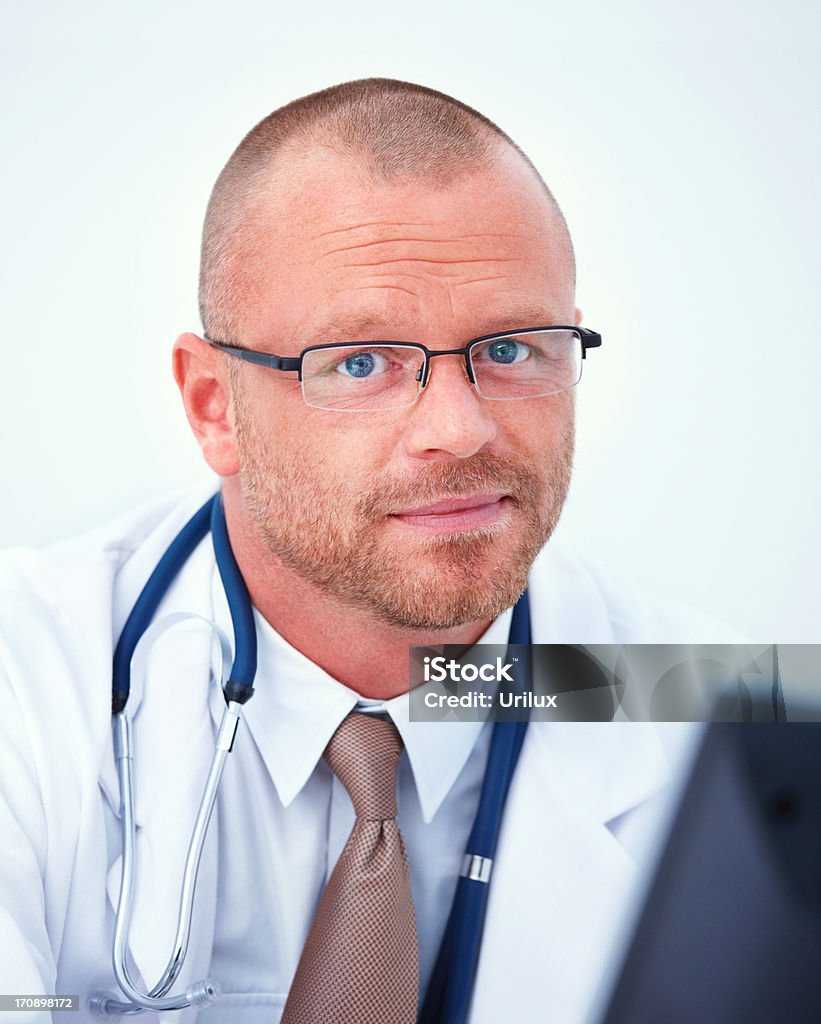 Médico médico olhando para você - Foto de stock de Cabeça Humana royalty-free