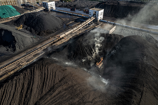 Cooling coal using water at coal freight terminals