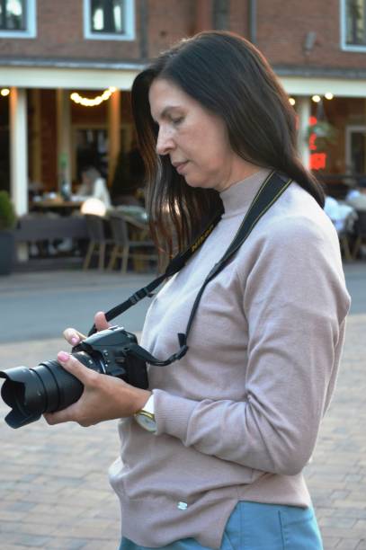 istock Girl photo correspondent 1709269291