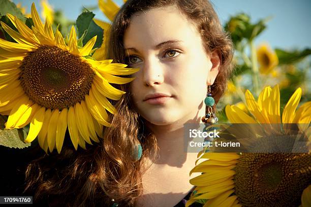 Sognando Lestate - Fotografie stock e altre immagini di 16-17 anni - 16-17 anni, Adolescente, Adolescenza