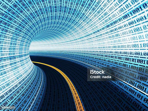 Photo libre de droit de Code Binaire banque d'images et plus d'images libres de droit de Autoroute de l'information - Autoroute de l'information, Route, Facilité d'accès