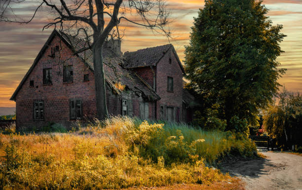 istock Old spooky abandoned house in England 1709528865
