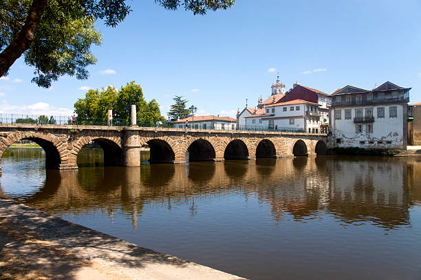 pont romain de chaves - trajano photos et images de collection