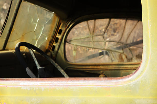 vintage interno di veicolo parabrezza - vehicle door vintage car collectors car sedan foto e immagini stock