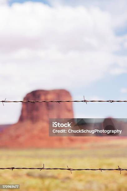 Drut Kolczasty Ogrodzenie Monument Valley - zdjęcia stockowe i więcej obrazów Abstrakcja - Abstrakcja, Australijski Outback, Biegacz stepowy