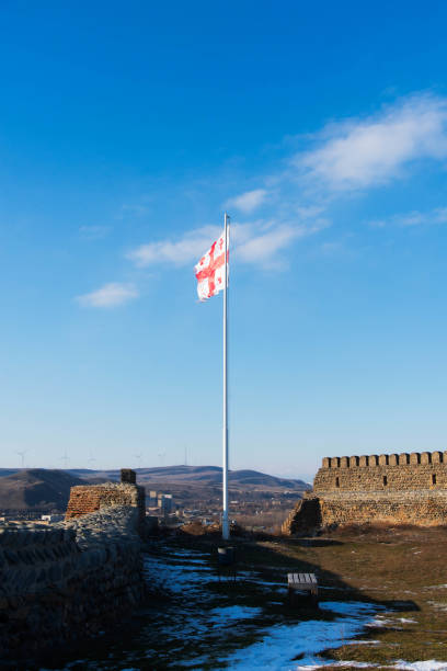 La bandera de Georgia conocida como la bandera de las cinco cruces, es uno de los símbolos nacionales de Georgia. - foto de stock