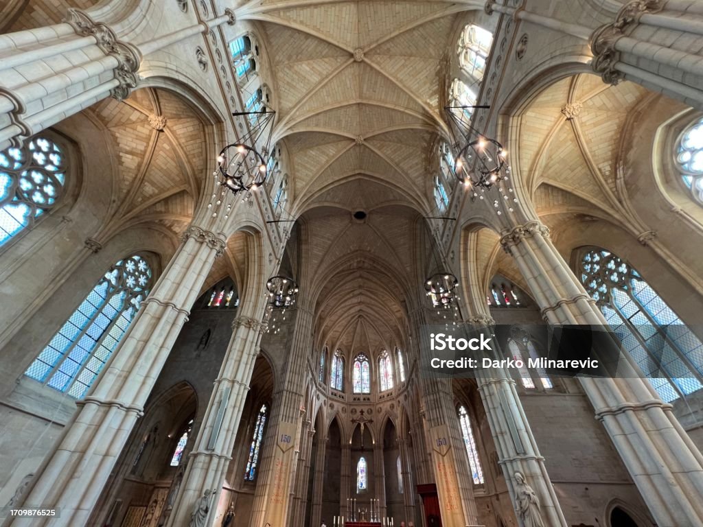 Arundel Cathedral Interior of the Cathedral of Our Lady & St Philip Howard in Arundel, West Sussex, England Arch - Architectural Feature Stock Photo